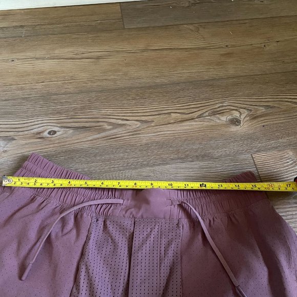 Lululemon "Step Back Jump" Training Shorts with Liner - Picture 8 of 8